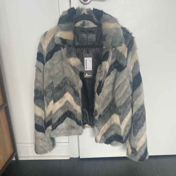 Fashion Pass Chevron Faux Fur Jacket - Picture 6 of 8